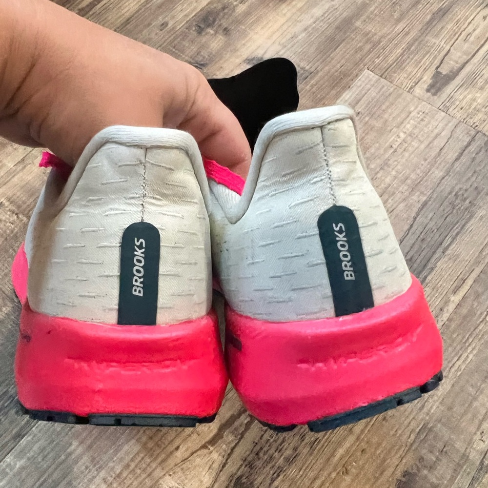 Brooks Hyperion Tempo - White and Pink Athletic Shoes - Picture 4 of 5